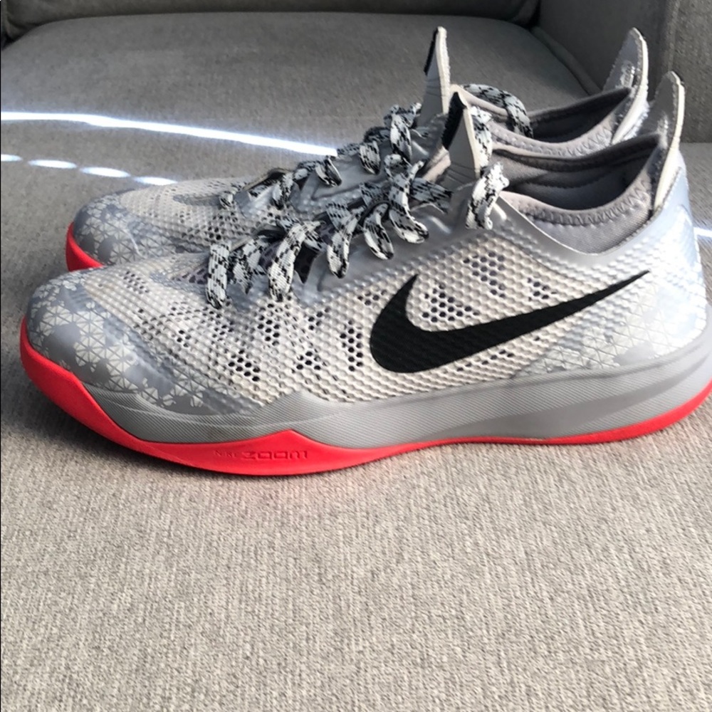 Nike Zoom Crusader basketball sneakers Mid/Low